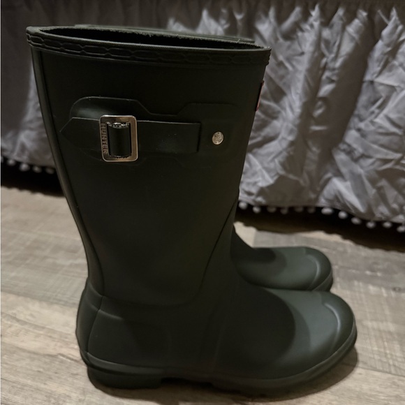 Hunter Olive Green Rain Boots Mid-Calf Height - Picture 4 of 5